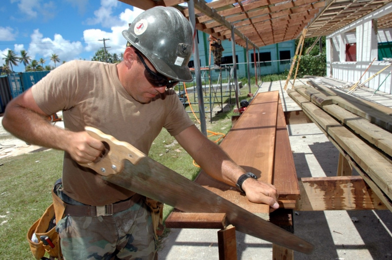 charpentier-LA MARTRE-min_worker_construction_building_carpenter_male_job_build_helmet-893290